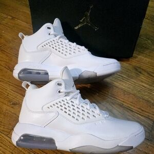 NWOB Jordan Maxin 200 'White Shoes Sneakers Mens sz 9.5 CD6107-102